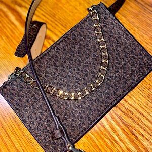 Michael Khors Classy Logo Belt bag